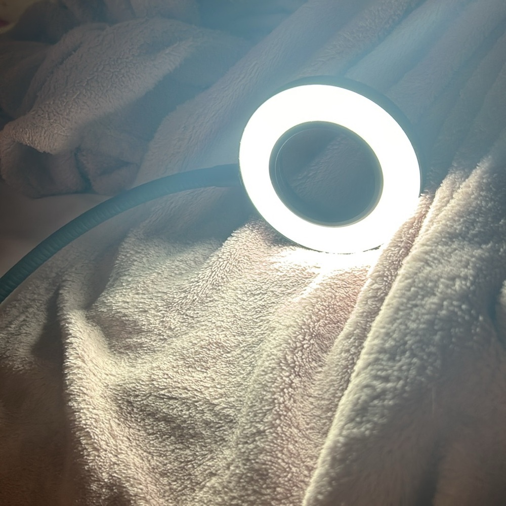 Ringlight - Picture 2 of 7